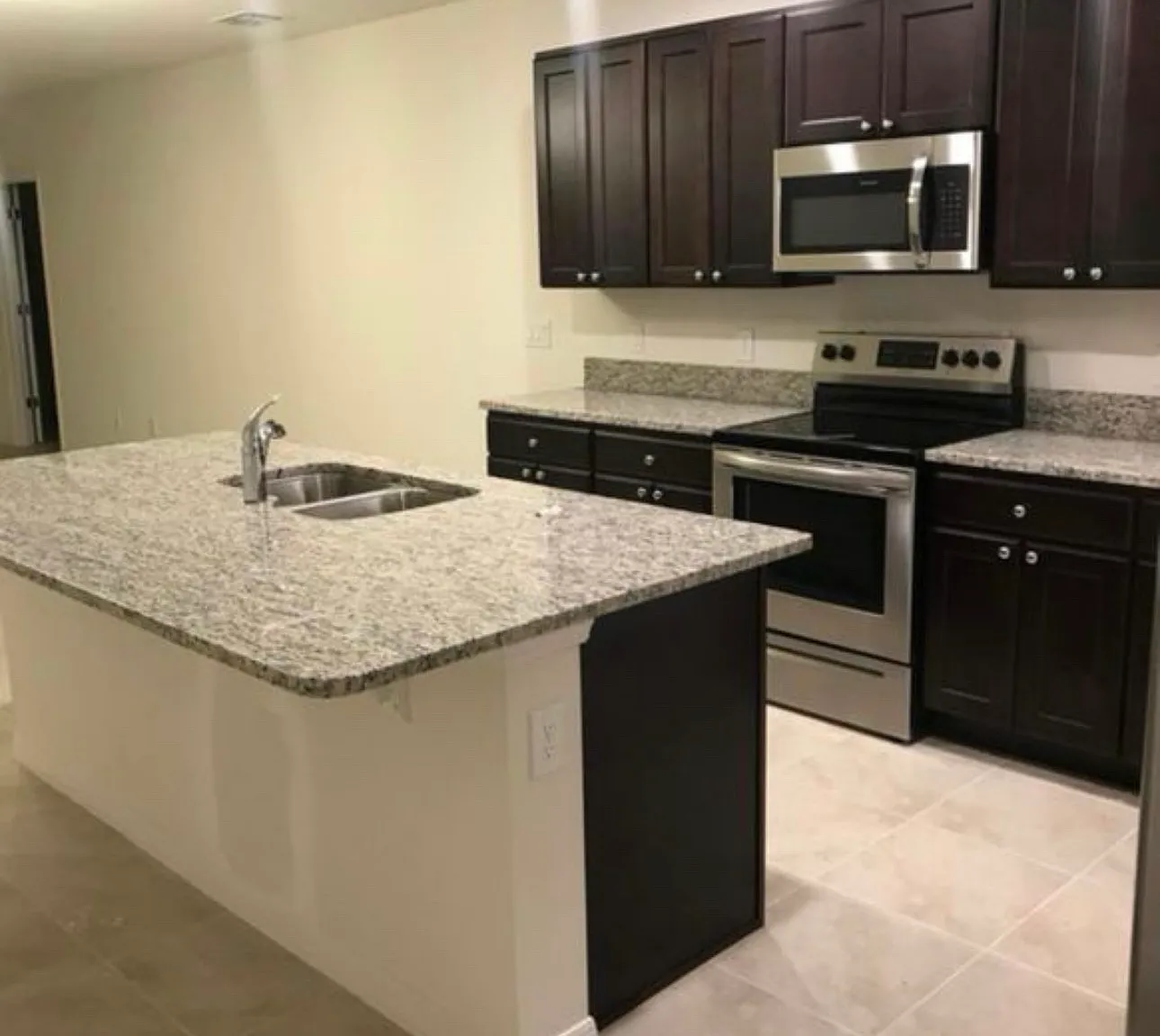 3 bed, 1650 sqft, $2,350 — Photo 4