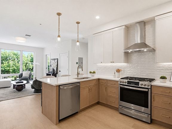 3rd image of 28 Geneva St #402
