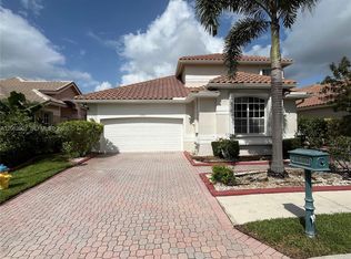 Hollywood Lakes Country C, Pembroke Pines, FL 33027