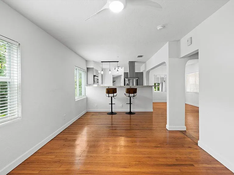 305 NE 14th Ave — Photo 7