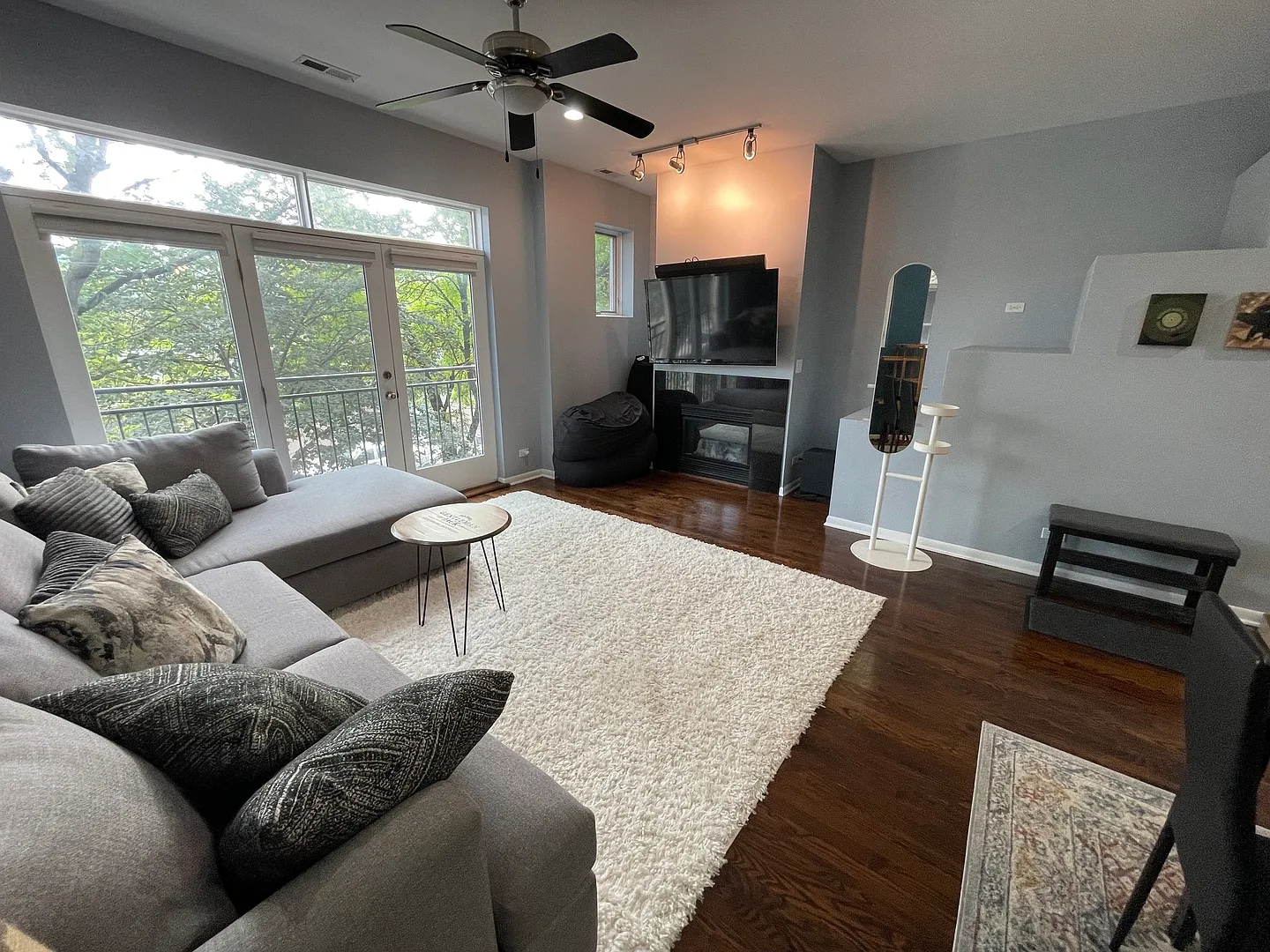 2 bed, 1350 sqft, $3,800 — Photo 4