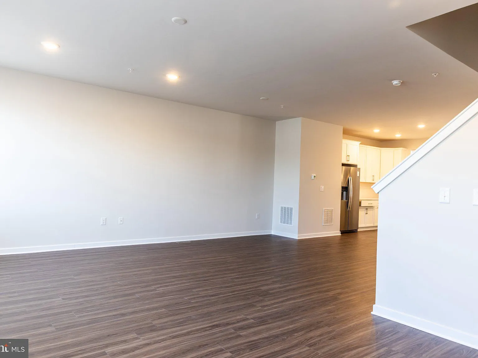 3 bed, 4.0 bath, 2227 sqft, $2,900 — Photo 3