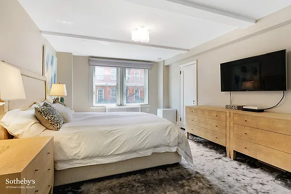 Rented by Sotheby's International Realty | media 32