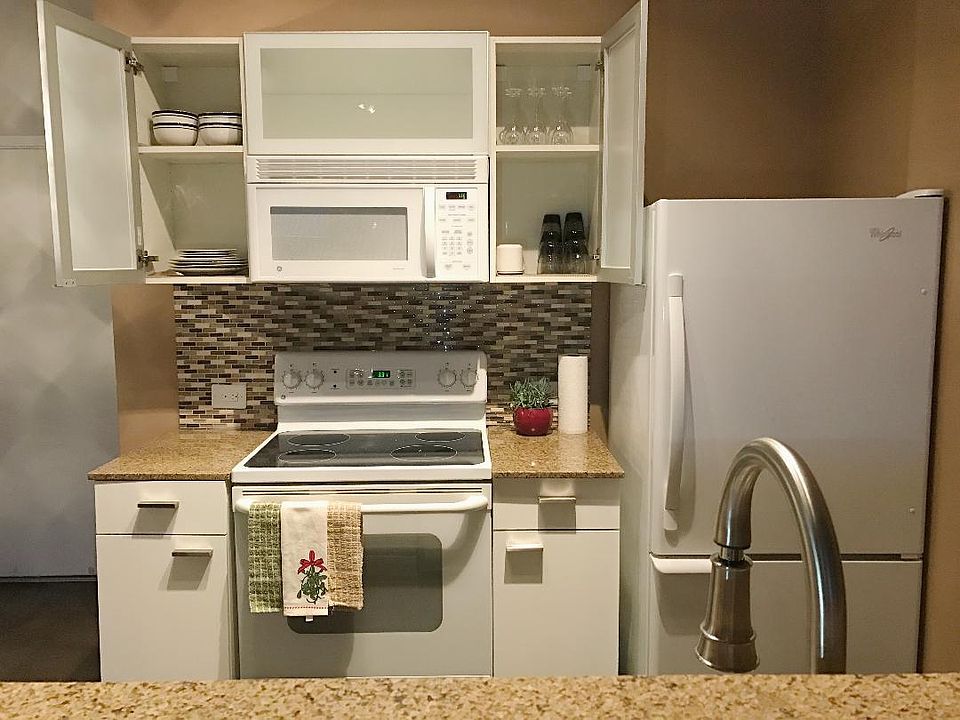 Kirchen with granite countertops