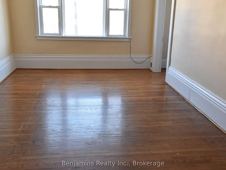 421 Main St S — Photo 8