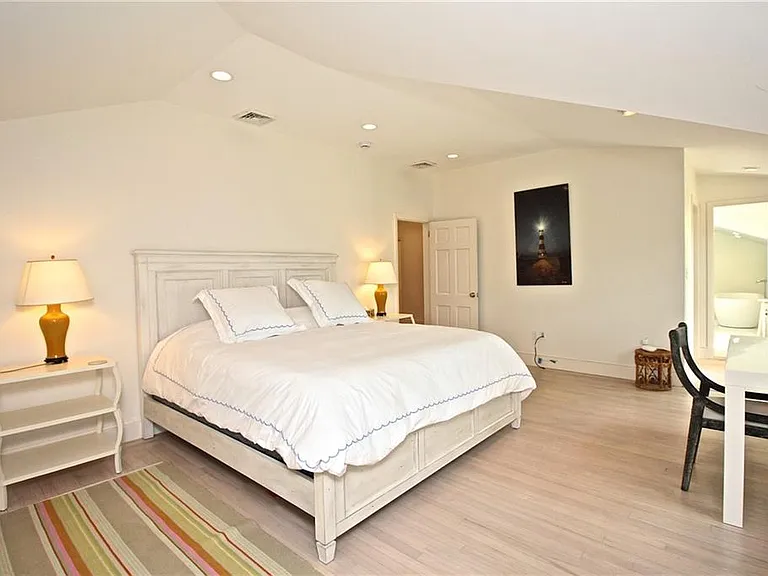 215 Coggeshall Ave — Photo 22