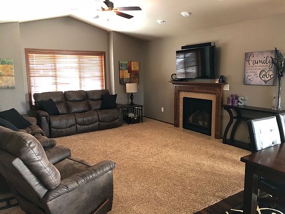 5th image of 1015 Oak Dr NE