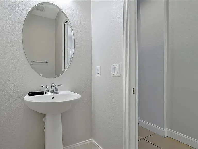 297 Captiva Dr — Photo 30