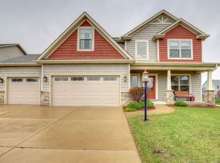 2001 Savanna Dr, Champaign, IL 61822