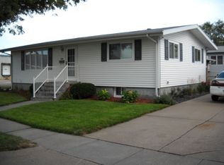 1605 Behlen St, Columbus, NE 68601