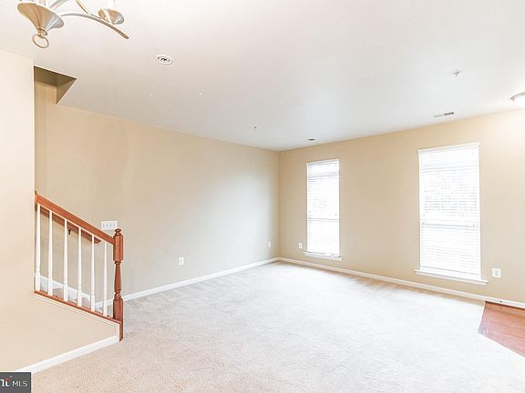 5th image of 43909 Centergate Dr