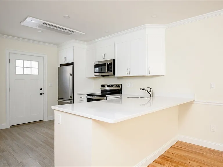 75 Block St — Photo 15