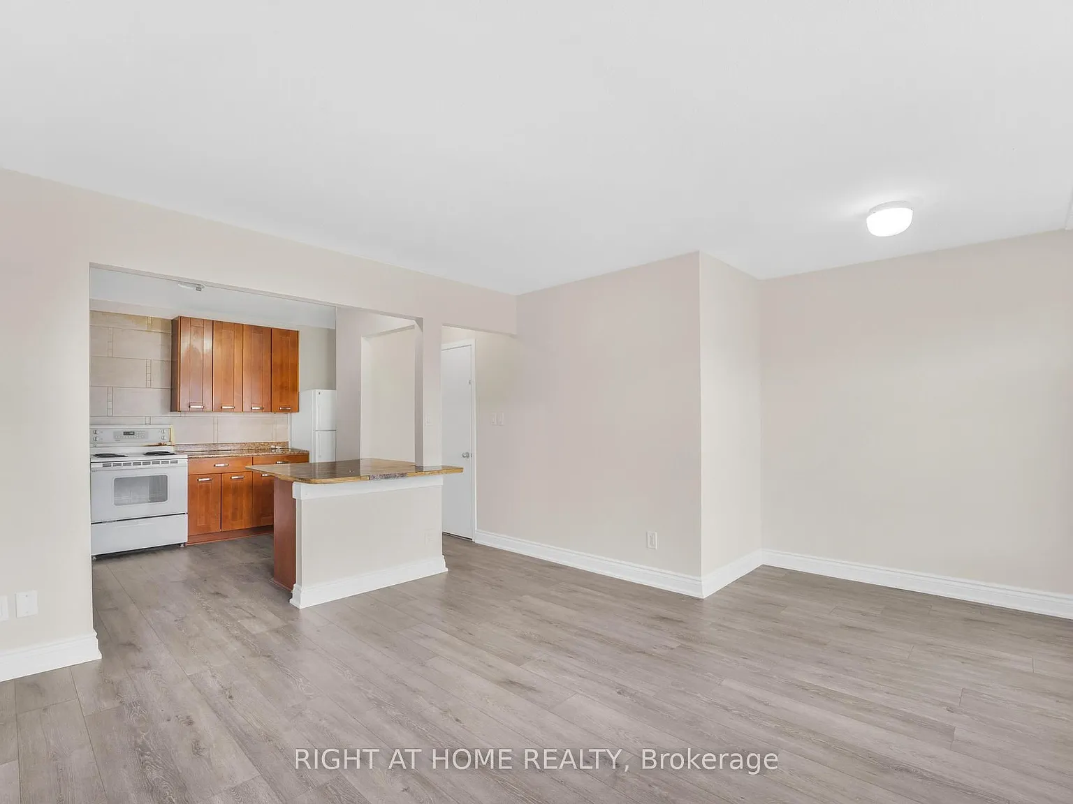 3 bed, $2,800 — Photo 2
