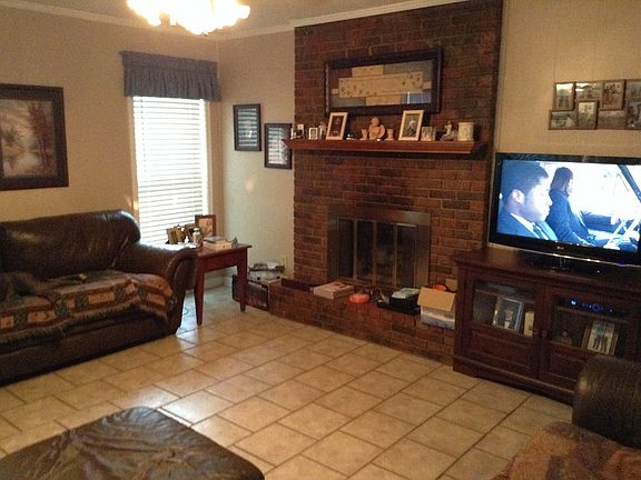 3rd image of 1595 Farnell Dr