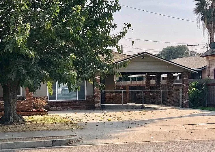 704 N Garden St — Photo 1