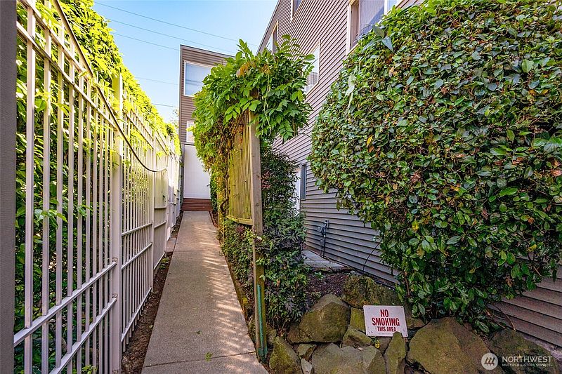 5th image of 525 E Roy Street