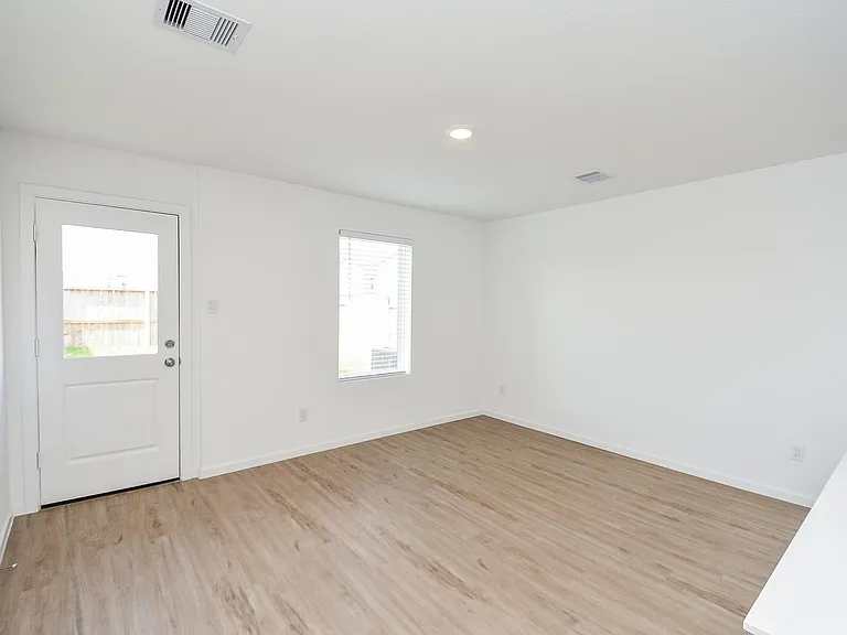 21430 Carosella Dr — Photo 14