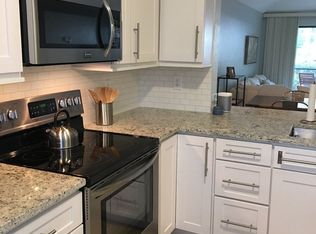 1833 Courtyard Way APT 101, Naples, FL 34112