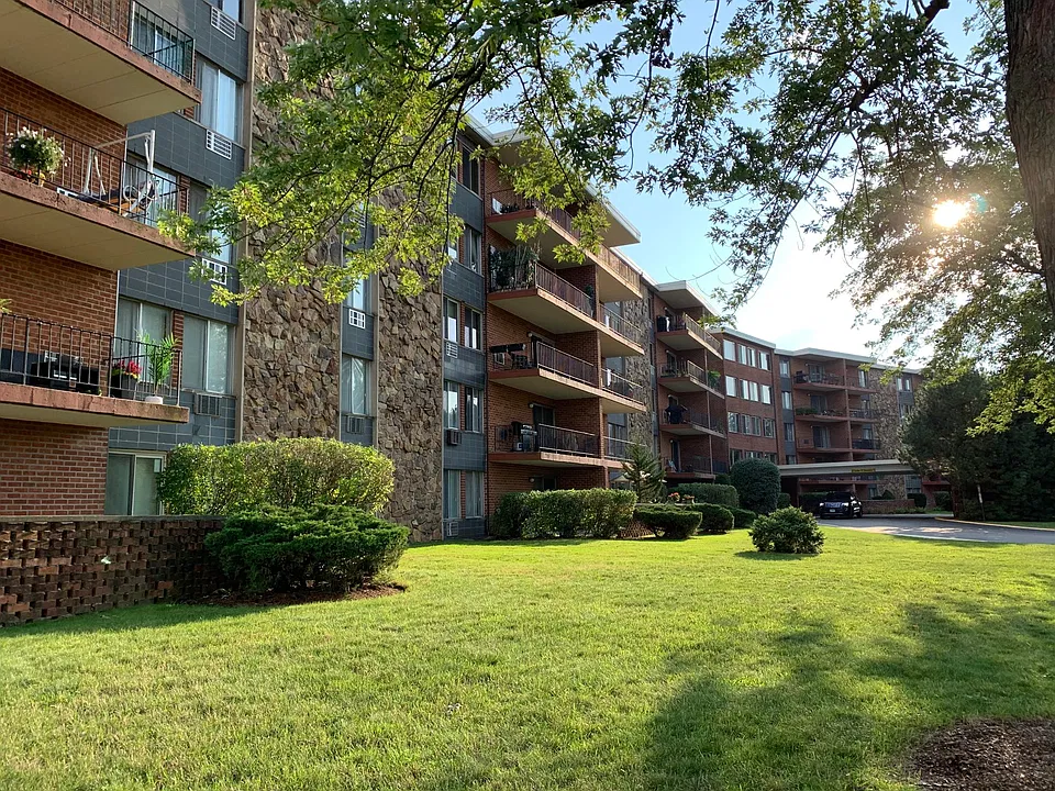 18 E Old Willow Rd #110