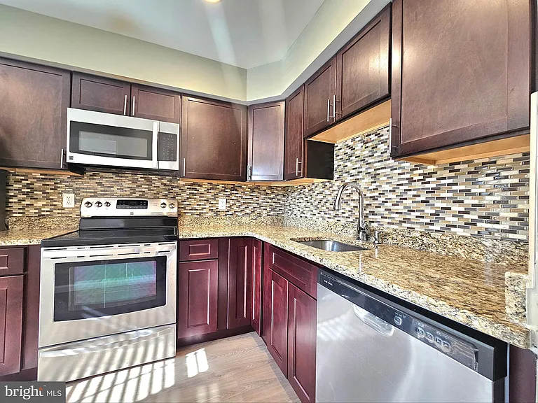 7664 Northern Oaks Ct — Photo 5