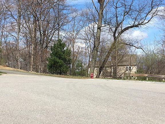 4th image of 14 Tamarac Dr