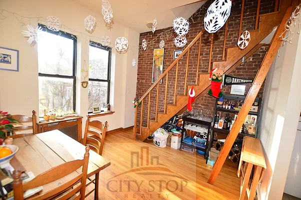 Rented by City Stop Realty | media 7