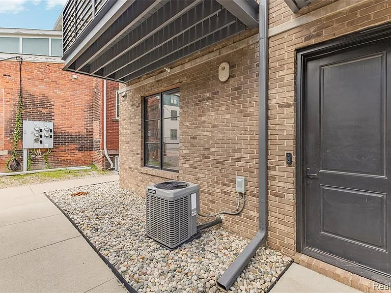 262 Mack Ave #1 — Photo 40