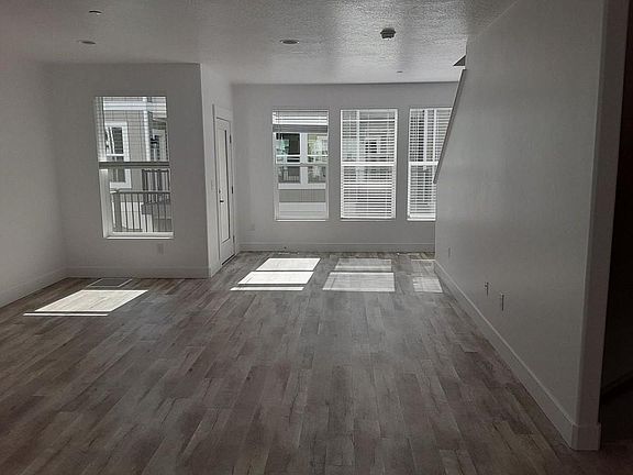 4th image of 3881 W Lansdown Ct