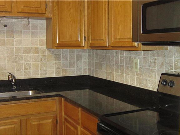 3rd image of 330 SE 19th Ave APT A