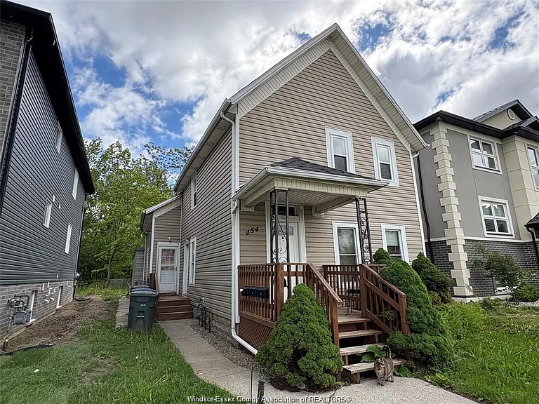 454 Crawford Ave — Photo 2