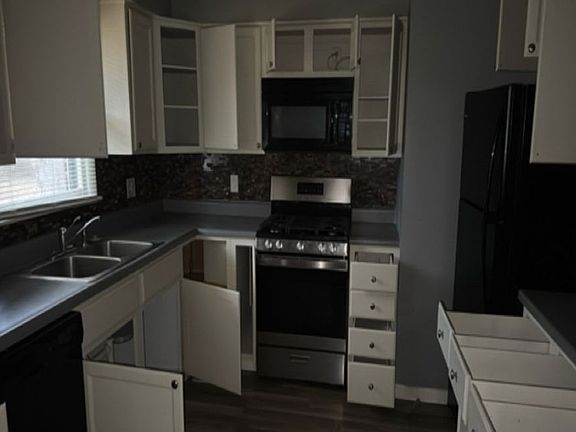 5th image of 301 W Main St