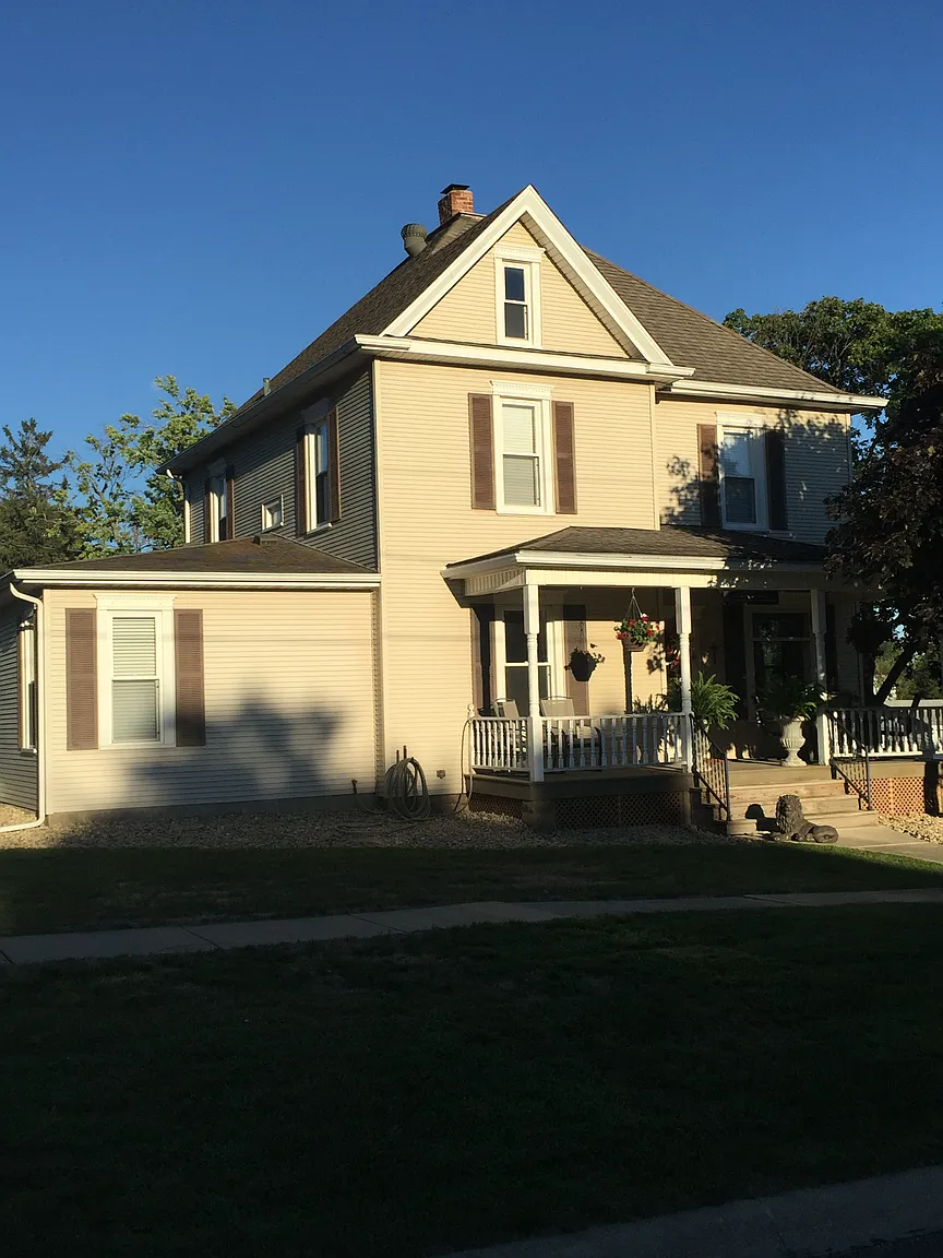 208 N Church St photo 1