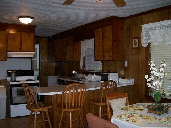 4th image of 636 Powell Dr