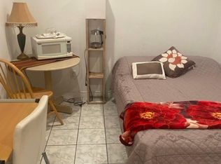 7942 Chastain Ave, Reseda, CA 91335