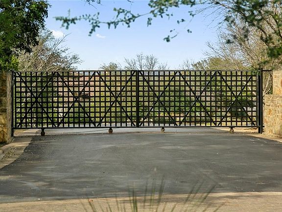 2nd image of 4617 Mirador Dr