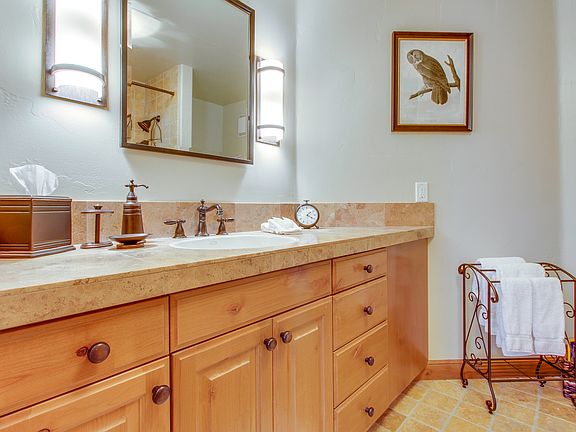 5th image of 360 E 9th St #205