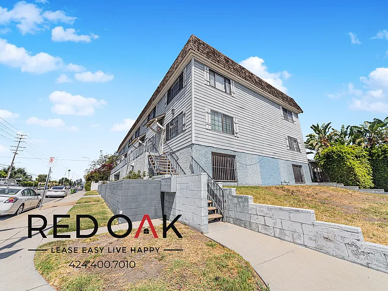 11701 Oxnard St #4 — Photo 17