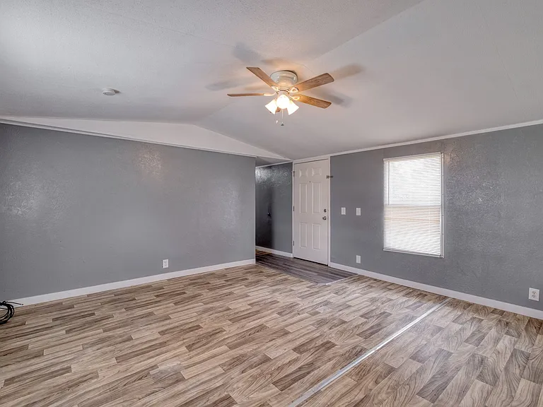1129 Merners Trl — Photo 3