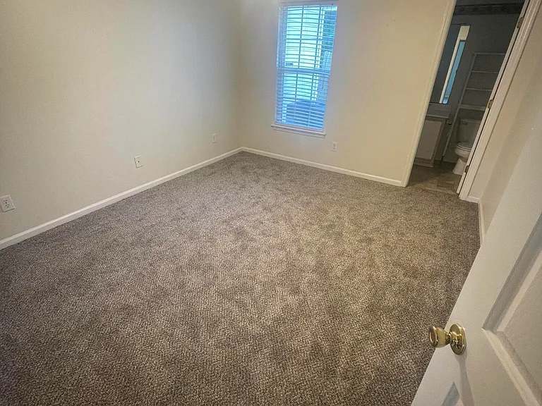 300 Pinegrove Ct — Photo 7
