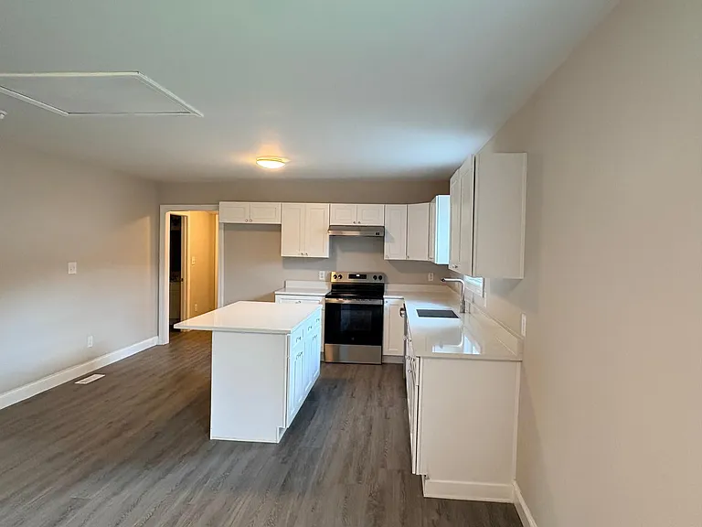 401 Franklin Ave — Photo 12