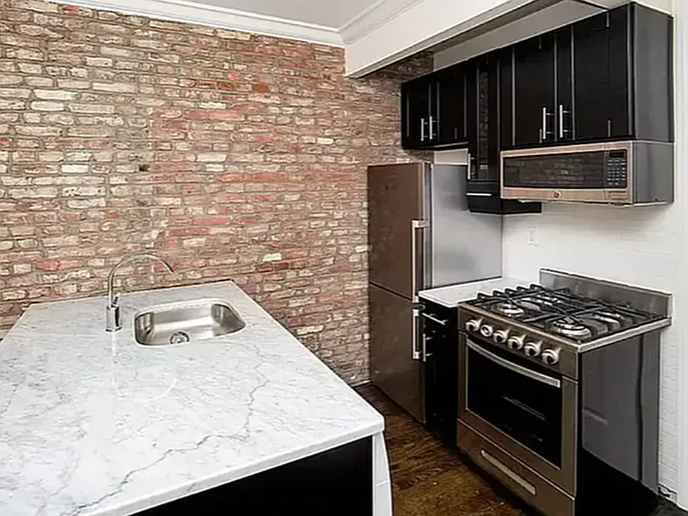133 E 4th St #2213 — Photo 2