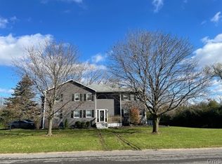 5024 Prairieview Dr, Camillus, NY 13031