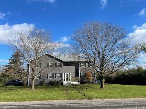 5024 Prairieview Dr, Camillus, NY 13031