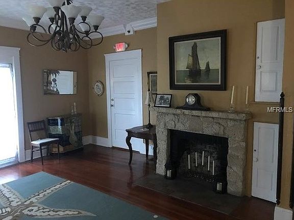 5th image of 110 Loomis Ave