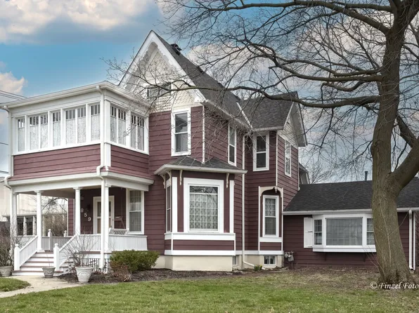 859 N Spring St, Elgin, IL 60120