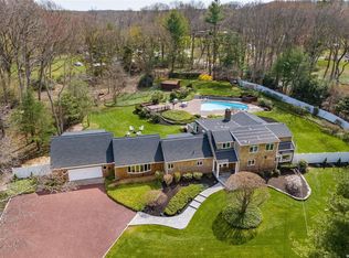 14 Rogers Dr, Cold Spring Harbor, NY 11724