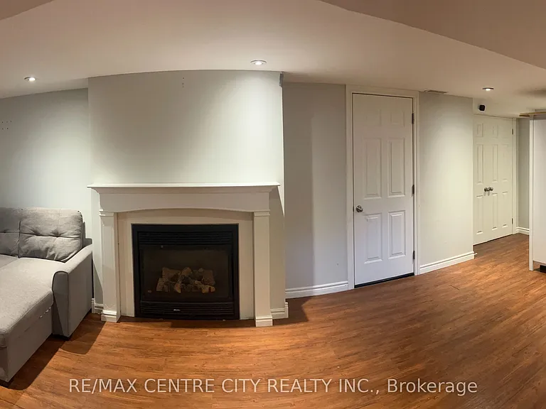 74 Brentwood Cres — Photo 29