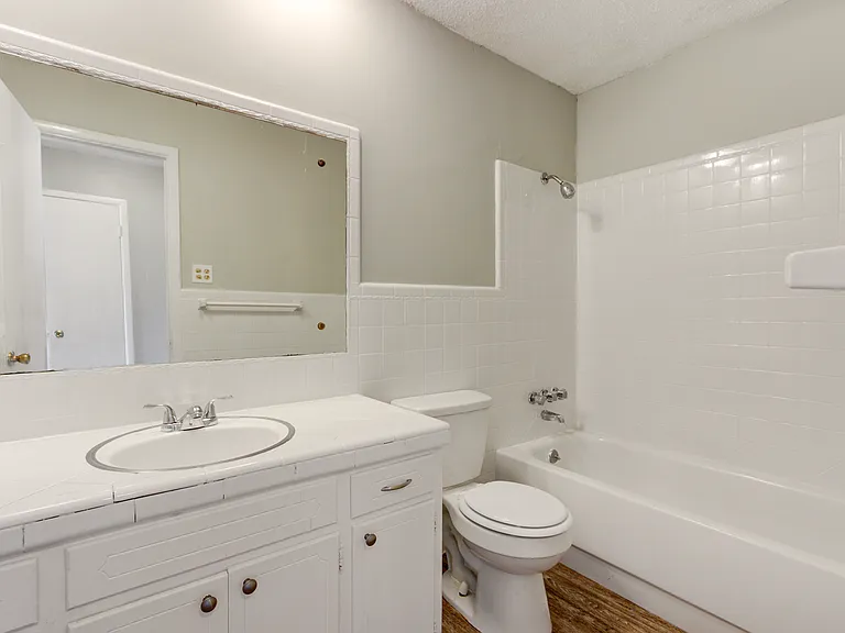 "The Grove" One & Two Bedroom Apartments — Photo 5