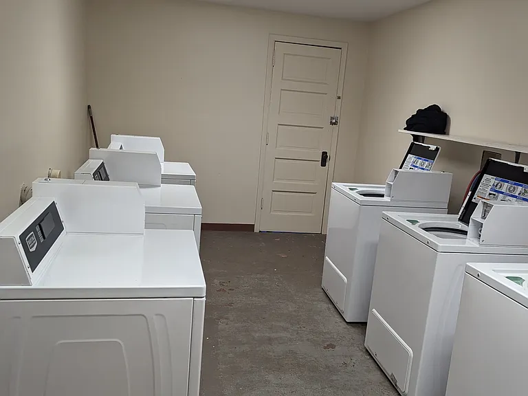 300 Elmira St #8 — Photo 8
