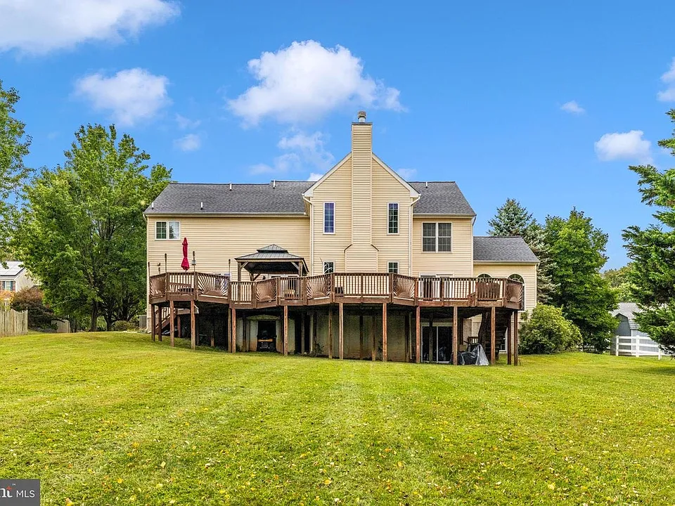13681 Samhill Dr